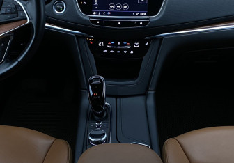 Подержанный автомобиль Cadillac XT5 2021 года (14 фото)