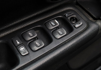 Подержанный автомобиль Volvo S80 2002 года (15 фото)