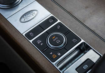 Подержанный автомобиль Land Rover Range Rover 2018 года (19 фото)