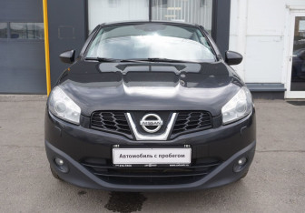 Подержанный автомобиль Nissan Qashqai 2012 года (2 фото)
