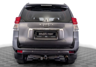 Подержанный автомобиль Toyota Land Cruiser Prado 2013 года (6 фото)