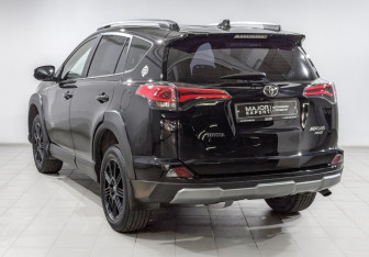 Подержанный автомобиль Toyota RAV4 2018 года (7 фото)