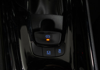 Подержанный автомобиль Toyota C-HR 2020 года (16 фото)