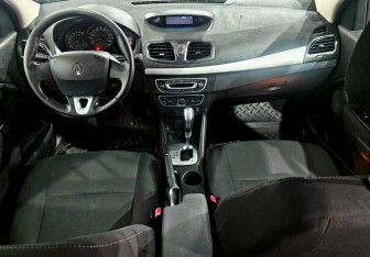 Подержанный автомобиль Renault Fluence 2012 года (9 фото)