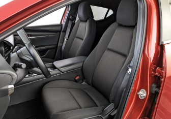 Подержанный автомобиль Mazda 3 Hatchback 2019 года (20 фото)