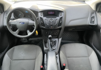 Подержанный автомобиль Ford Focus Sedan 2012 года (10 фото)