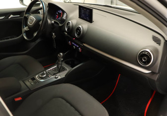 Подержанный автомобиль Audi A3 Hatchback 2015 года (24 фото)