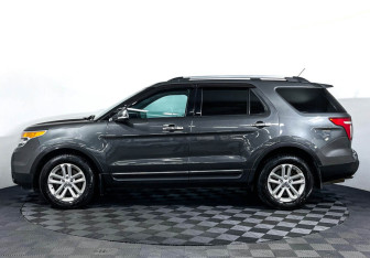 Подержанный автомобиль Ford Explorer 2014 года (8 фото)