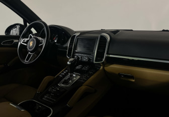 Подержанный автомобиль Porsche Cayenne 2015 года (9 фото)