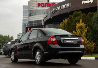 Подержанный автомобиль Ford Focus Sedan 2009 года (5 фото)