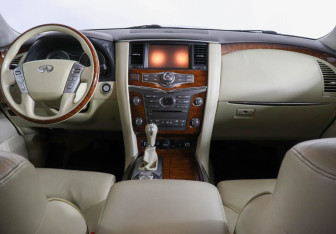 Подержанный автомобиль Infiniti QX80 2014 года (11 фото)