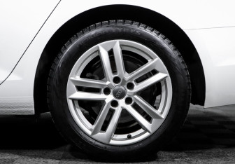 Подержанный автомобиль Audi A4 Sedan 2018 года (15 фото)