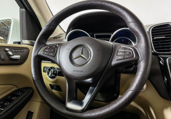Подержанный автомобиль Mercedes-Benz GLE 2015 года (14 фото)