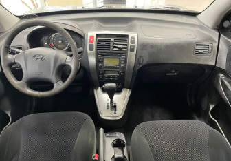 Подержанный автомобиль Hyundai Tucson 2008 года (10 фото)
