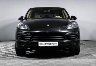 Подержанный автомобиль Porsche Cayenne 2013 года (2 фото)