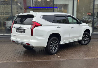 Новый Mitsubishi Montero Sport 2023 (8 фото)