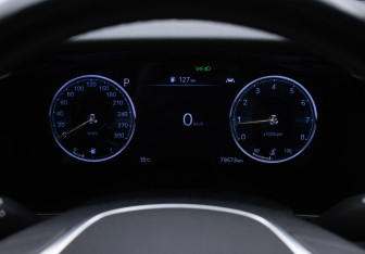 Подержанный автомобиль Genesis G70 2022 года (12 фото)