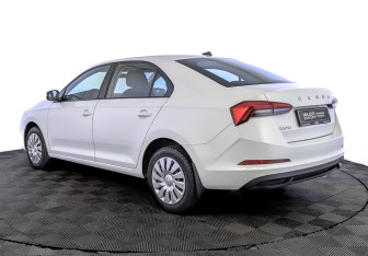 Подержанный автомобиль Skoda Rapid Liftback 2021 года (7 фото)