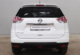 Подержанный автомобиль Nissan X-Trail 2016 года (6 фото)