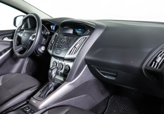 Подержанный автомобиль Ford Focus Hatchback 2013 года (9 фото)