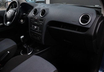 Подержанный автомобиль Ford Fusion 2008 года (9 фото)