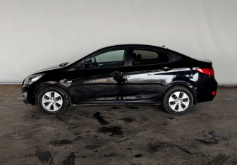 Подержанный автомобиль Hyundai Solaris Sedan 2015 года (8 фото)