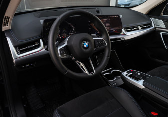 Подержанный автомобиль BMW X1 2025 года (14 фото)