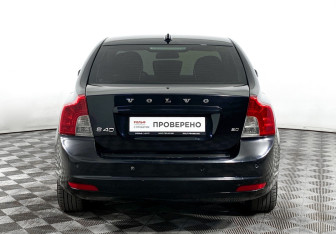 Подержанный автомобиль Volvo S40 2010 года (6 фото)