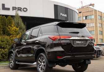 Подержанный автомобиль Toyota Fortuner 2018 года (5 фото)