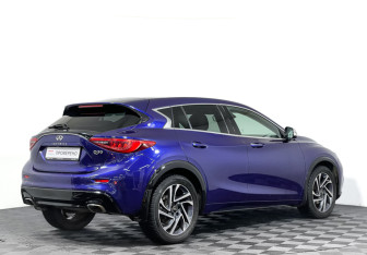 Подержанный автомобиль Infiniti Q30 2016 года (5 фото)