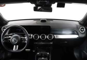 Подержанный автомобиль Mercedes-Benz GLB 2024 года (12 фото)