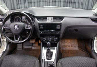 Подержанный автомобиль Skoda Octavia Liftback 2016 года (14 фото)