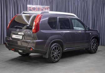 Подержанный автомобиль Nissan X-Trail 2011 года (5 фото)