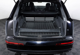 Подержанный автомобиль Audi Q7 2018 года (10 фото)