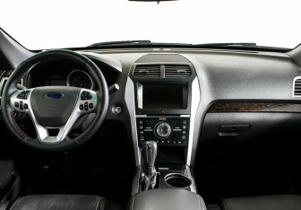 Подержанный автомобиль Ford Explorer 2018 года (11 фото)