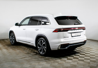 Подержанный автомобиль Geely Monjaro 2023 года (7 фото)