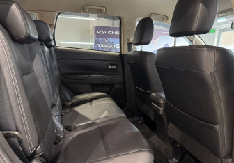 Подержанный автомобиль Mitsubishi Outlander 2013 года (12 фото)