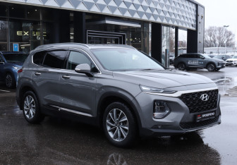 Подержанный автомобиль Hyundai Santa Fe 2019 года (3 фото)