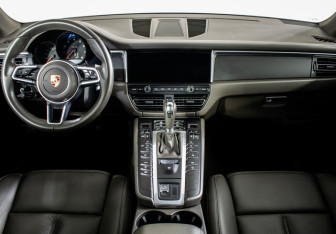 Подержанный автомобиль Porsche Macan 2020 года (11 фото)