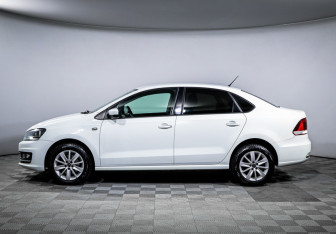 Подержанный автомобиль Volkswagen Polo Sedan 2015 года (8 фото)