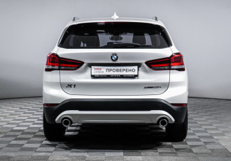 Подержанный автомобиль BMW X1 2021 года (6 фото)