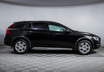 Подержанный автомобиль Volvo V60 Cross Country 2015 года (4 фото)