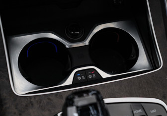 Подержанный автомобиль BMW X7 2021 года (28 фото)