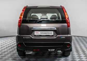Подержанный автомобиль Nissan X-Trail 2009 года (6 фото)