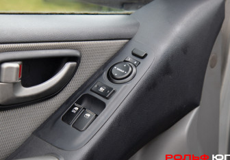 Подержанный автомобиль Hyundai Grand Starex 2008 года (16 фото)
