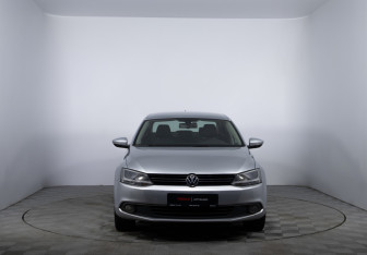 Подержанный автомобиль Volkswagen Jetta Sedan 2012 года (2 фото)