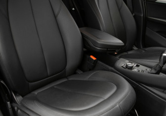 Подержанный автомобиль BMW X1 2015 года (31 фото)