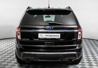 Подержанный автомобиль Ford Explorer 2012 года (6 фото)