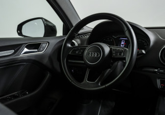 Подержанный автомобиль Audi A3 Sedan 2018 года (10 фото)