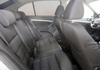 Подержанный автомобиль Skoda Octavia Liftback 2011 года (11 фото)